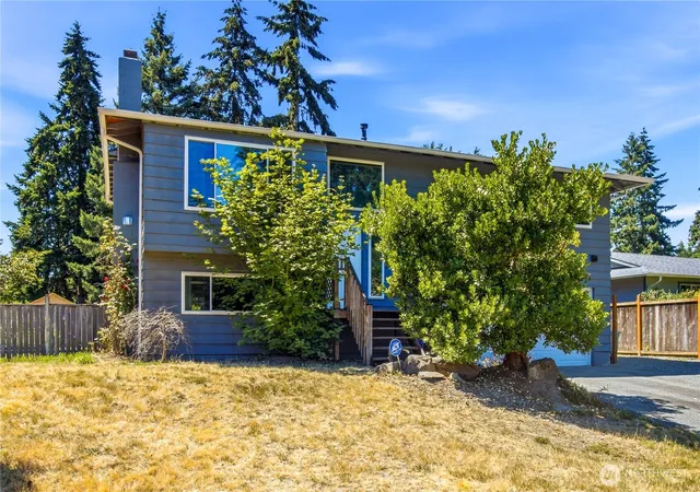 Photo 3 of Single family home for sale at 14019 146th Avenue Se, Renton, WA 98059 | MLS# NWM2525566 | Listing updated on 2026-09-21