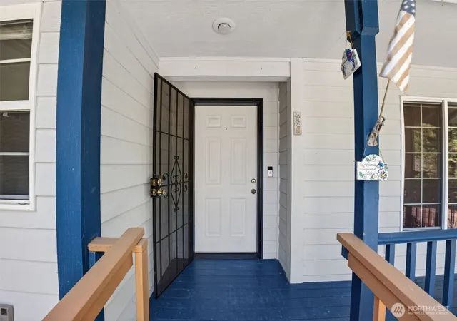 Photo 4 of Single family home for sale at 51 E Lambeth Way, Shelton, WA 98584 | MLS# NWM2525630 | Listing updated on 2026-09-28
