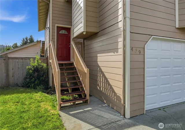 Photo 2 of Sale Pending at 439 Hawthorne Ave S, Pacific, WA 98047 | MLS# NWM2525717 | Listing updated on 2026-09-22