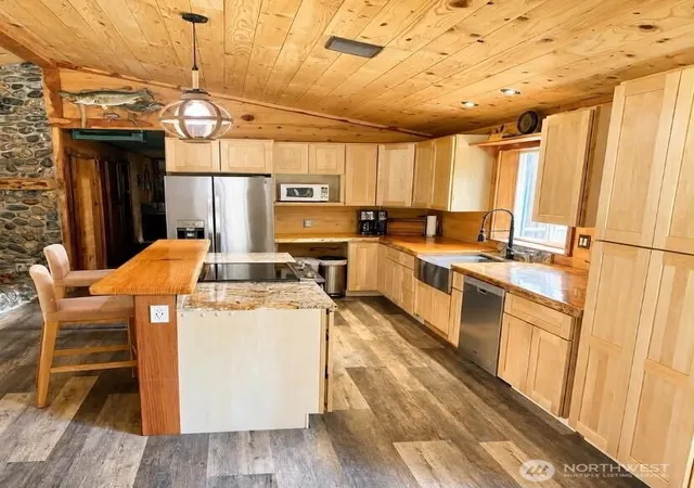 Photo 3 of Sale Pending at 382 Lower Elwha Rd, Port Angeles, WA 98363 | MLS# NWM2525903 | Listing updated on 2026-10-02
