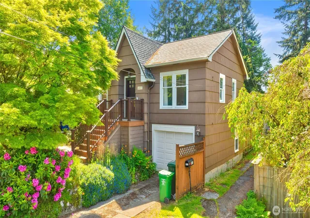 Photo 2 of Single family home for sale at 547 Ne 91st Street, Seattle, WA 98115 | MLS# NWM2526799 | Listing updated on 2026-10-01
