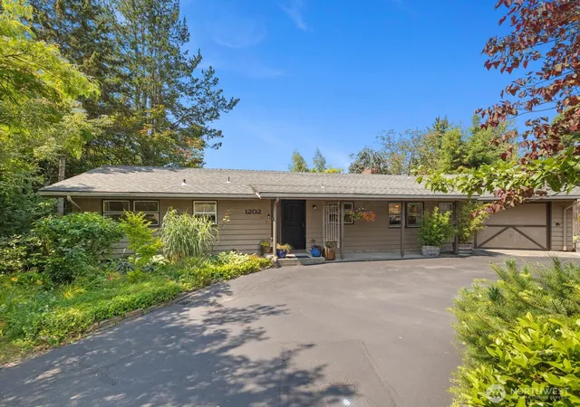 Photo 2 of Single family home for sale at 1202 Pine Ave, Snohomish, WA 98290 | MLS# NWM2527079 | Listing updated on 2026-09-17