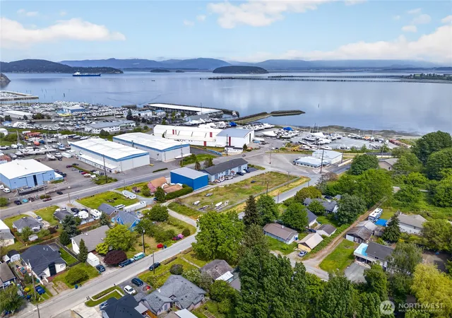 Photo 3 of Single family home for sale at 501 35th Street, Anacortes, WA 98221 | MLS# NWM2527102 | Listing updated on 2026-09-28