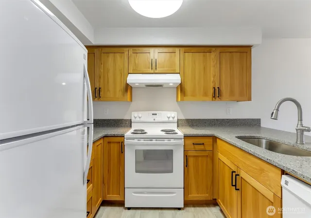 Photo 4 of Sale Pending at 4895 76th Street SW #D-302, Mukilteo, WA 98275 | MLS# NWM2527335 | Listing updated on 2026-09-25
