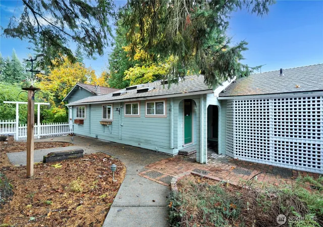 Photo 3 of Sale Pending at 10271 148th Avenue SE, Renton, WA 98059 | MLS# NWM2527560 | Listing updated on 2026-09-22