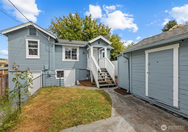 Photo 3 of Multi family home for sale at 926 Pleasant Ave, Bremerton, WA 98337 | MLS# NWM2528049 | Listing updated on 2026-09-16