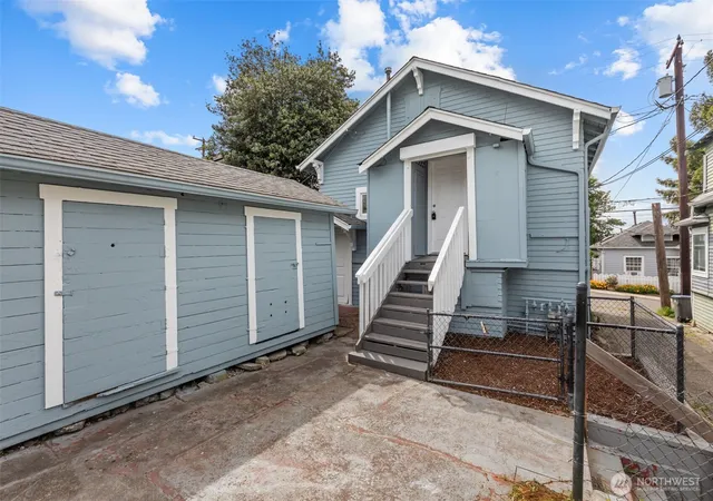 Photo 3 of Multi family home for sale at 926 Pleasant Ave, Bremerton, WA 98337 | MLS# NWM2528049 | Listing updated on 2026-09-16