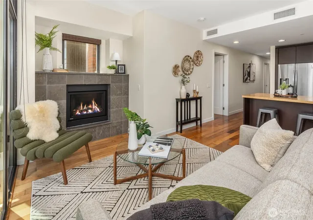 Photo 4 of Condo for sale at 10000 Main St #212, Bellevue, WA 98004 | MLS# NWM2528306 | Listing updated on 2026-09-29