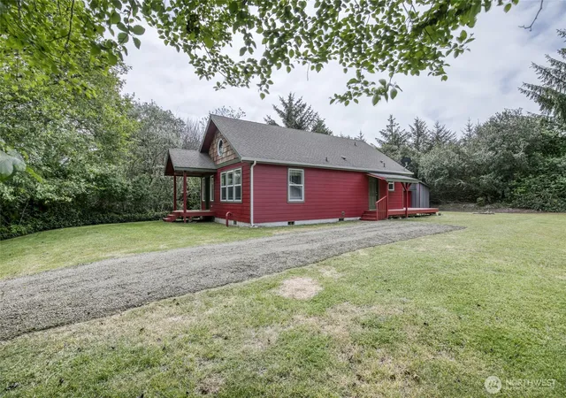 Photo 1 of Single family home for sale at 899 Wawona Ave Sw, Ocean Shores, WA 98569 | MLS# NWM2528349 | Listing updated on 2026-09-18