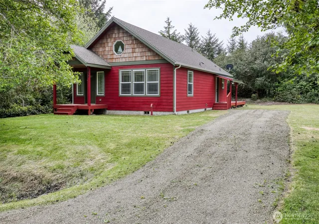 Photo 2 of Single family home for sale at 899 Wawona Ave Sw, Ocean Shores, WA 98569 | MLS# NWM2528349 | Listing updated on 2026-09-18