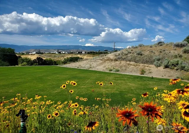 Photo 2 of Land for sale at 844 N Manchester Pl, East Wenatchee, WA 98802 | MLS# NWM2529061 | Listing updated on 2026-09-21