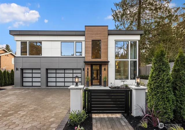 Photo 1 of Mansion for sale at 7611 Ne 12th Street, Medina, WA 98039 | MLS# NWM2529552 | Listing updated on 2026-10-02