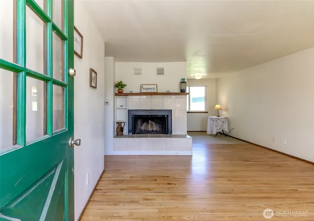 Photo 4 of Sale Pending at 759 3rd Avenue N, Kent, WA 98032 | MLS# NWM2529657 | Listing updated on 2026-09-18