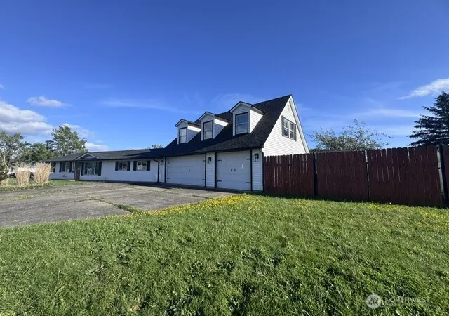 Photo 1 of Sale Pending at 3215 Williams Ave, Longview, WA 98632 | MLS# NWM2530476 | Listing updated on 2026-09-16