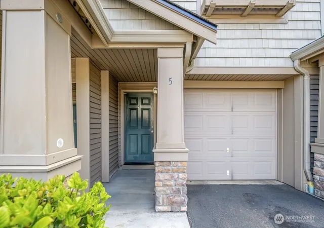 Photo 4 of Townhouse for sale at 15325 SE 155th Place #Q5, Renton, WA 98058 | MLS# NWM2530946 | Listing updated on 2026-09-23