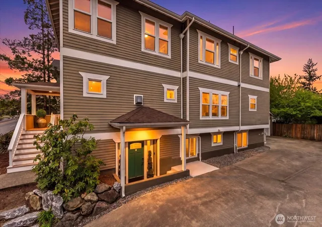 Photo 3 of Single family home for sale at 400 Ne 50th Street, Seattle, WA 98105 | MLS# NWM2531769 | Listing updated on 2026-09-29