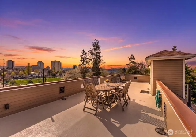 Photo 3 of Single family home for sale at 400 NE 50th Street, Seattle, WA 98105 | MLS# NWM2531769 | Listing updated on 2026-09-29
