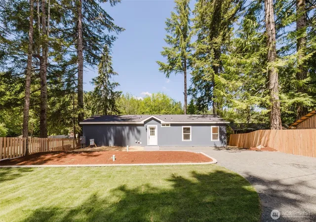 Photo 2 of Manufactured home for sale at 401 E Trails End Dr, Belfair, WA 98528 | MLS# NWM2533084 | Listing updated on 2026-09-17