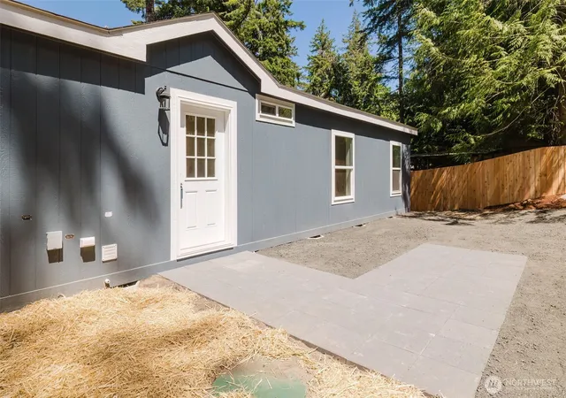 Photo 4 of Manufactured home for sale at 401 E Trails End Dr, Belfair, WA 98528 | MLS# NWM2533084 | Listing updated on 2026-09-17