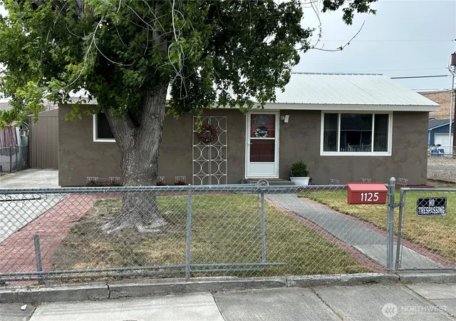 Photo 1 of Single family home for sale at 1125 Se Cottage St, Ephrata, WA 98823 | MLS# NWM2533153 | Listing updated on 2026-09-17