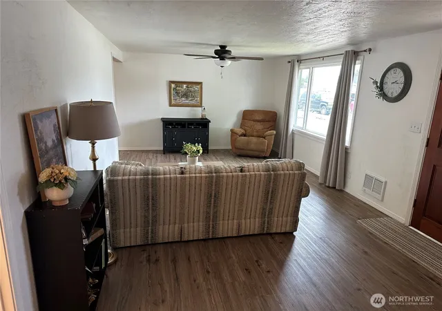 Photo 2 of Single family home for sale at 1125 Se Cottage St, Ephrata, WA 98823 | MLS# NWM2533153 | Listing updated on 2026-09-17