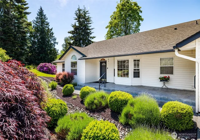 Photo 3 of Sale Pending at 22736 Buchanan St, Mount Vernon, WA 98273 | MLS# NWM2533554 | Listing updated on 2026-09-25