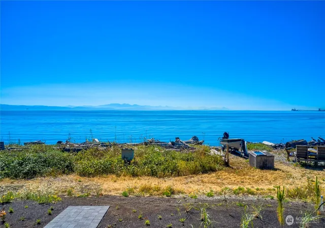 Photo 4 of Single family home for sale at 631 Freeman Ln, Point Roberts, WA 98281 | MLS# NWM2534361 | Listing updated on 2026-09-21