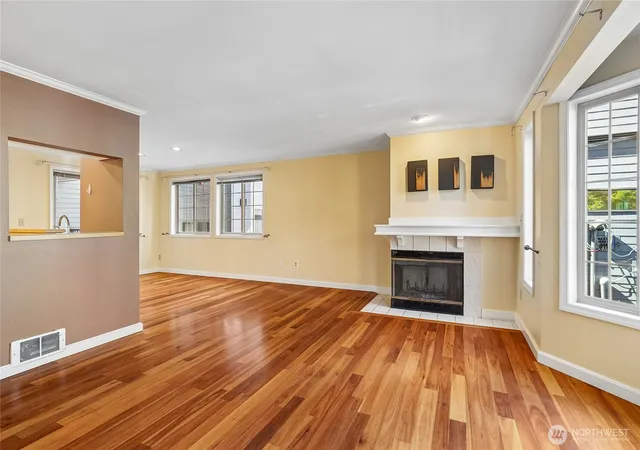Photo 4 of Condo for sale at 1111 10th Avenue E #20, Seattle, WA 98102 | MLS# NWM2534477 | Listing updated on 2026-10-01