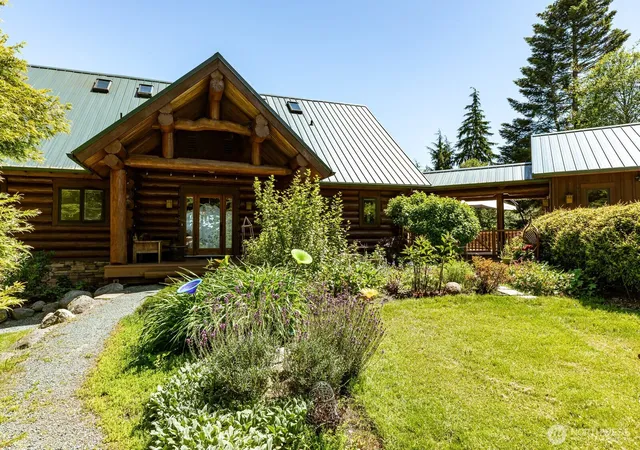 Photo 4 of Single family home for sale at 3256 Killion Ln, Oak Harbor, WA 98277 | MLS# NWM2534703 | Listing updated on 2026-09-21