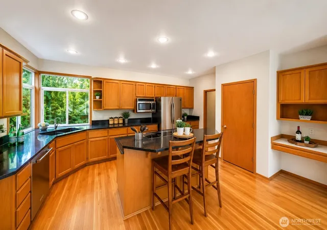 Photo 4 of Sale Pending at 18010 NE 109 Court, Redmond, WA 98052 | MLS# NWM2535001 | Listing updated on 2026-09-17