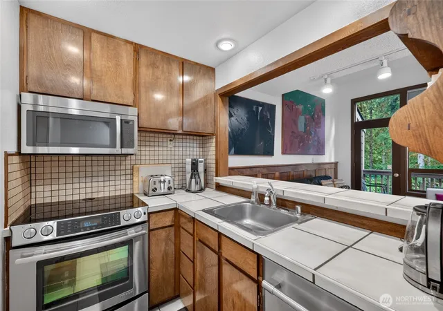 Photo 4 of Townhouse for sale at 10500 Mt Baker Hwy #504, Deming, WA 98244 | MLS# NWM2535020 | Listing updated on 2026-09-24