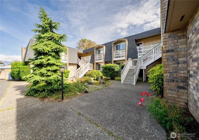 Photo 3 of Sale Pending at 1199 9th Avenue #204, Oak Harbor, WA 98277 | MLS# NWM2535249 | Listing updated on 2026-09-16