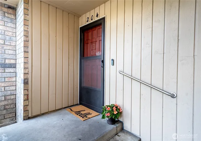 Photo 3 of Sale Pending at 1199 9th Avenue #204, Oak Harbor, WA 98277 | MLS# NWM2535249 | Listing updated on 2026-09-16