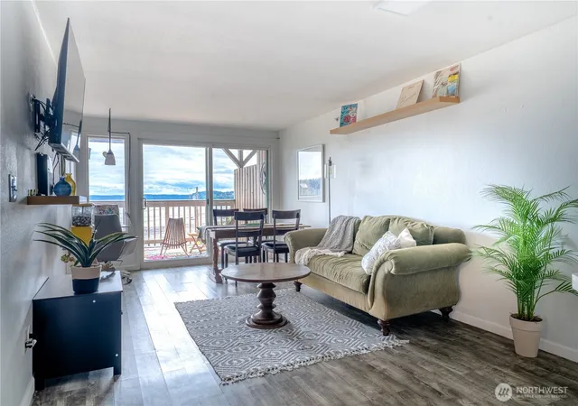Photo 4 of Sale Pending at 1199 9th Avenue #204, Oak Harbor, WA 98277 | MLS# NWM2535249 | Listing updated on 2026-09-16