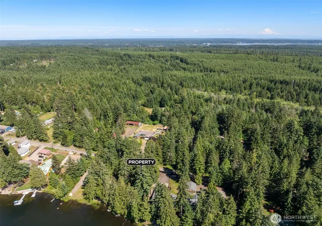 Photo 4 of Sale Pending at 861 E Trails End Dr, Belfair, WA 98528 | MLS# NWM2535842 | Listing updated on 2026-09-08