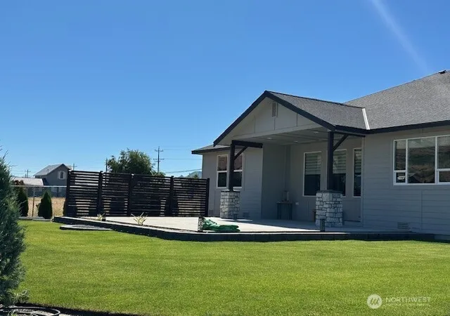 Photo 2 of Contingent at 949 N Newport Loop, East Wenatchee, WA 98802 | MLS# NWM2535890 | Listing updated on 2026-09-29