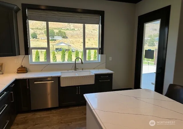 Photo 3 of Contingent at 949 N Newport Loop, East Wenatchee, WA 98802 | MLS# NWM2535890 | Listing updated on 2026-09-29