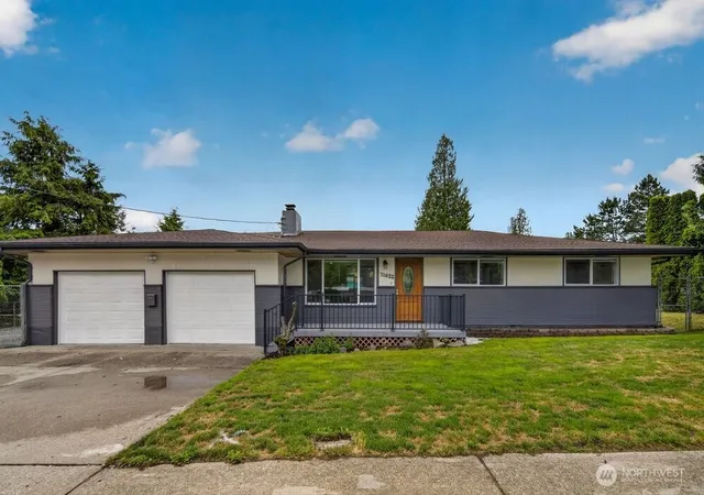 Single family home for sale at 11622 4th Avenue W, Everett, WA 98204 | MLS# NWM2536460