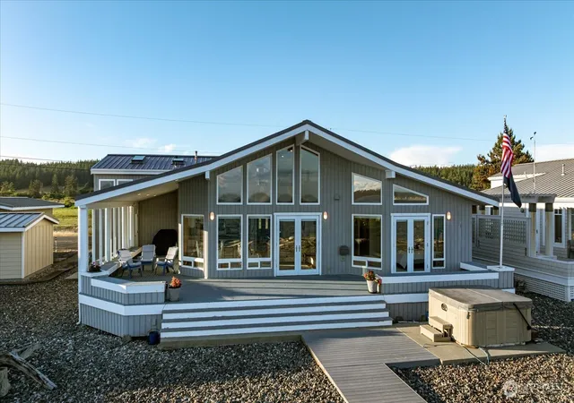 Photo 1 of Single family home for sale at 333 Keystone Ave, Coupeville, WA 98239 | MLS# NWM2536504 | Listing updated on 2026-10-01