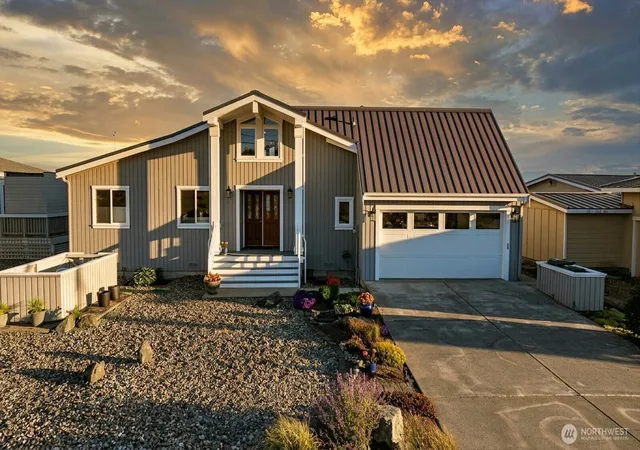 Photo 2 of Single family home for sale at 333 Keystone Ave, Coupeville, WA 98239 | MLS# NWM2536504 | Listing updated on 2026-10-01