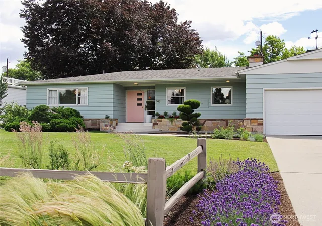 Photo 1 of Single family home for sale at 945 Idaho St, Wenatchee, WA 98801 | MLS# NWM2536601 | Listing updated on 2026-09-22