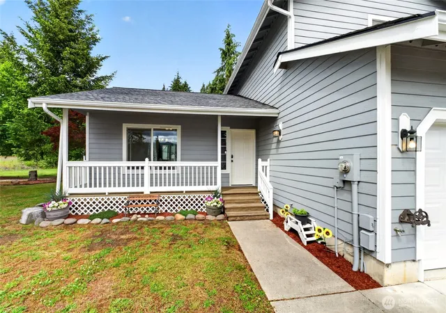 Photo 3 of Sale Pending at 700 Kelsey Ln E, Eatonville, WA 98328 | MLS# NWM2536785 | Listing updated on 2026-10-01