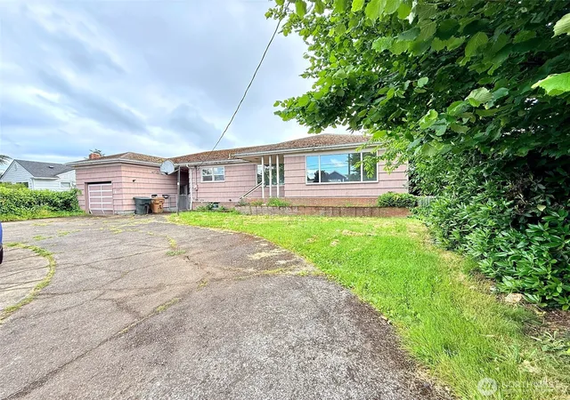 Photo 2 of Sale Pending at 2827 Ocean Beach Hwy, Longview, WA 98632 | MLS# NWM2536810 | Listing updated on 2026-09-17