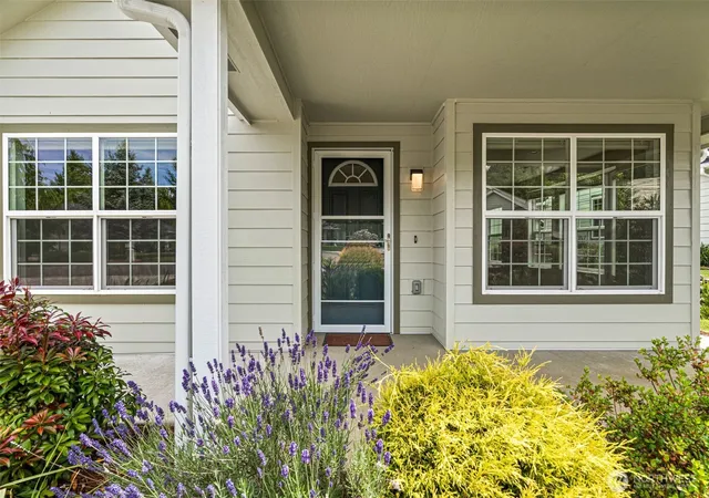 Photo 2 of Sale Pending at 1406 Stillwaters Ave, Centralia, WA 98531 | MLS# NWM2537056 | Listing updated on 2026-10-02