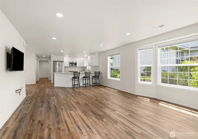 Photo 4 of Sale Pending at 1406 Stillwaters Ave, Centralia, WA 98531 | MLS# NWM2537056 | Listing updated on 2026-10-02