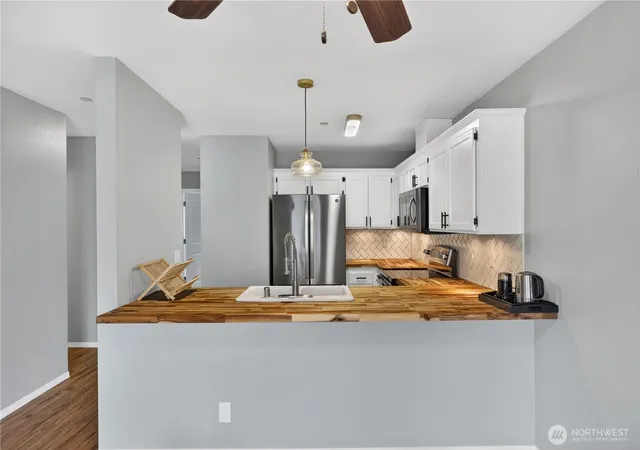 Photo 3 of Condo for sale at 1670 Sw Mulberry Dr #B302, Oak Harbor, WA 98277 | MLS# NWM2537229 | Listing updated on 2026-09-28