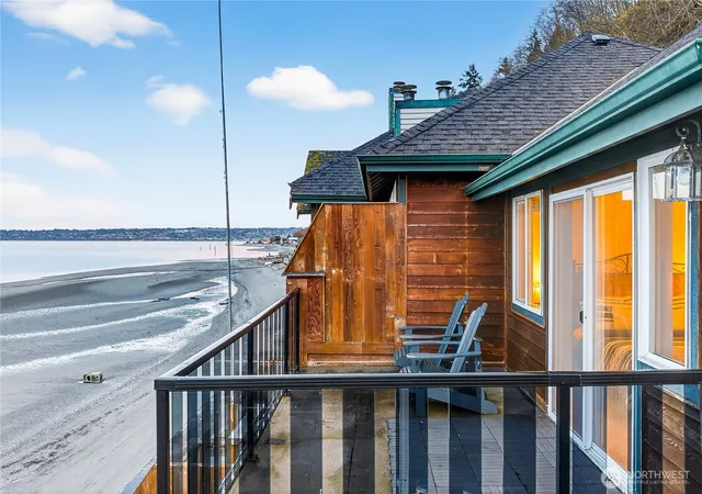 Photo 3 of Single family home for sale at 5972 Hastings Rd, Clinton, WA 98236 | MLS# NWM2537388 | Listing updated on 2026-09-16