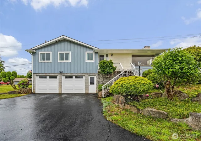Photo 2 of Sale Pending at 209 Harrison St, South Bend, WA 98586 | MLS# NWM2538188 | Listing updated on 2026-09-25