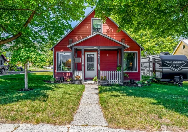 Photo 1 of Single family home for sale at 604 Cedar St, Leavenworth, WA 98826 | MLS# NWM2538755 | Listing updated on 2026-09-16