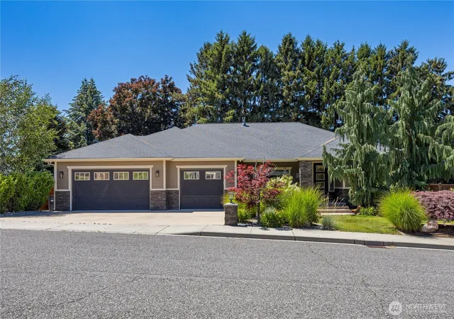 Photo 2 of Single family home for sale at 3484 Ashwood Dr, East Wenatchee, WA 98802 | MLS# NWM2538793 | Listing updated on 2026-09-22
